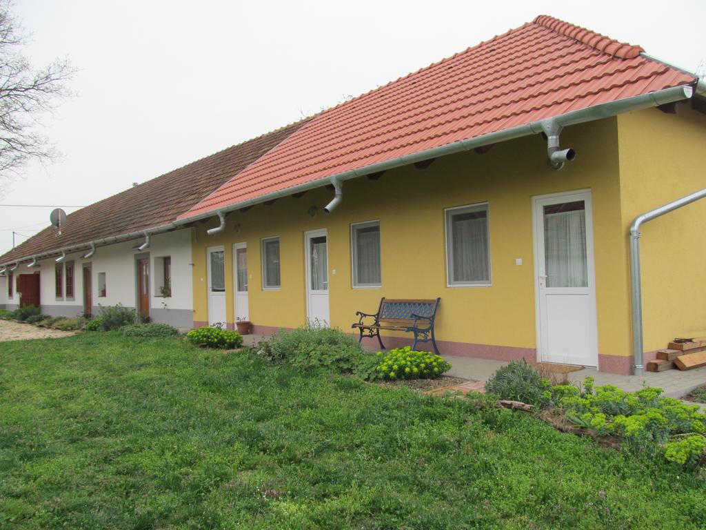 Rigofuetty Vendeghaz Otel Tiszaalpar Dış mekan fotoğraf